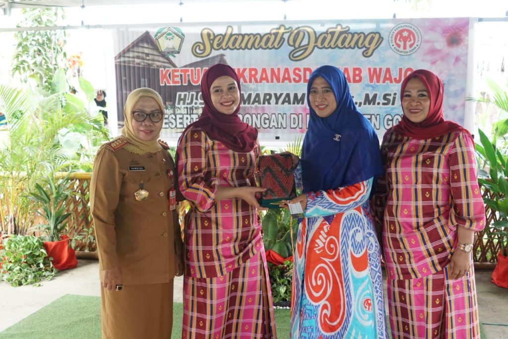 Produk Sutra Khas Gowa Dilirik Dekranasda Wajo, Siap Dikerjasamakan