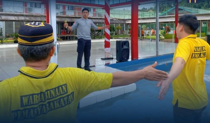 Tingkatkan Kesehatan dan Semangat Warga Binaan, Kasi Binadik Lapas Natkotika Samarinda Pimpin Senam Pagi