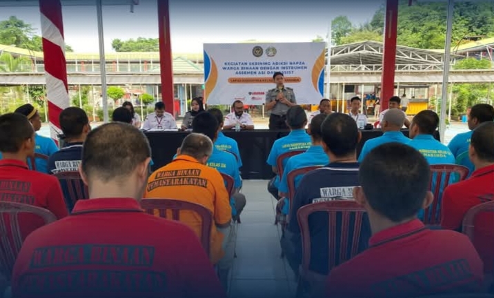 Awali Program Rehabilitasi Sosial, Kasi Binadik Lapas Narkotika Kelas IIA Samarinda Berikan Arahan Kepada Calon Peserta