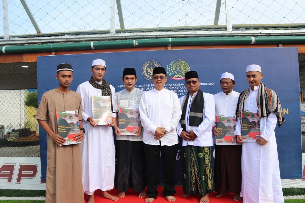 Semangat Baru di Hari Raya Idul Fitri, Lapas Pontianak Serahkan Remisi Kepada Warga Binaan