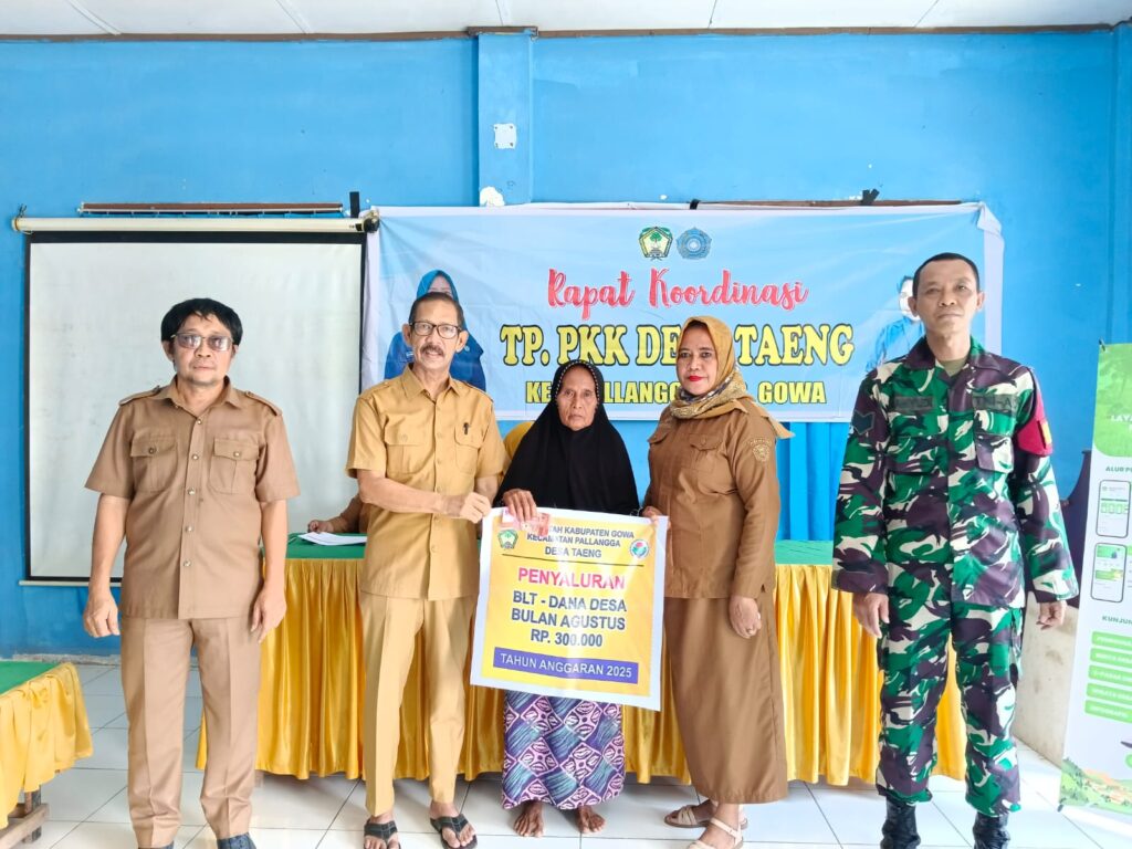 Pembagian BLT DD Tahap Kedelapan di Desa Taeng Berjalan Lancar