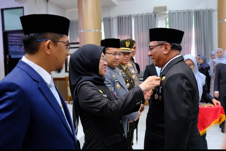 Bupati Gowa Serahkan Penghargaan Satyalancana kepada Ratusan ASN dan Lepas Purna Bakti