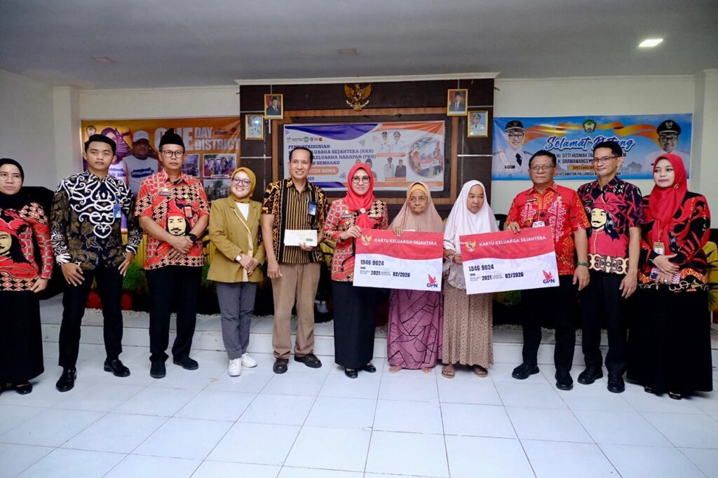 Bupati Gowa Turun Langsung Salurkan Bantuan PKH dan Sembako, Wujud Komitmen Pemerintah Daerah