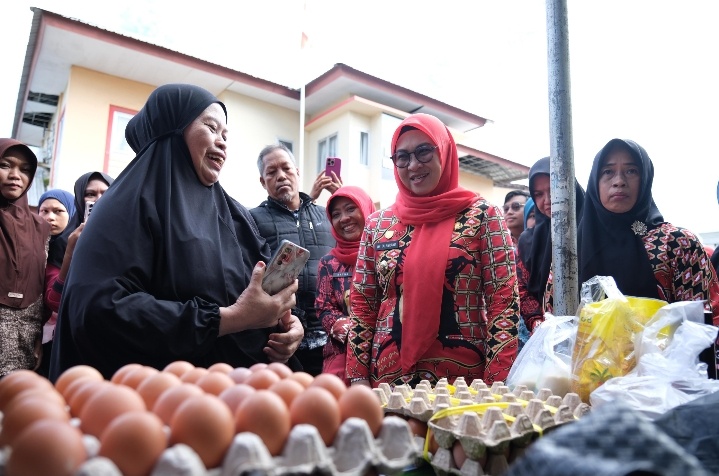 Tinjau Pasar Murah, Bupati Gowa Sebut Upaya Pemerintah Tekan Harga Pangan Jelang Idul Adha