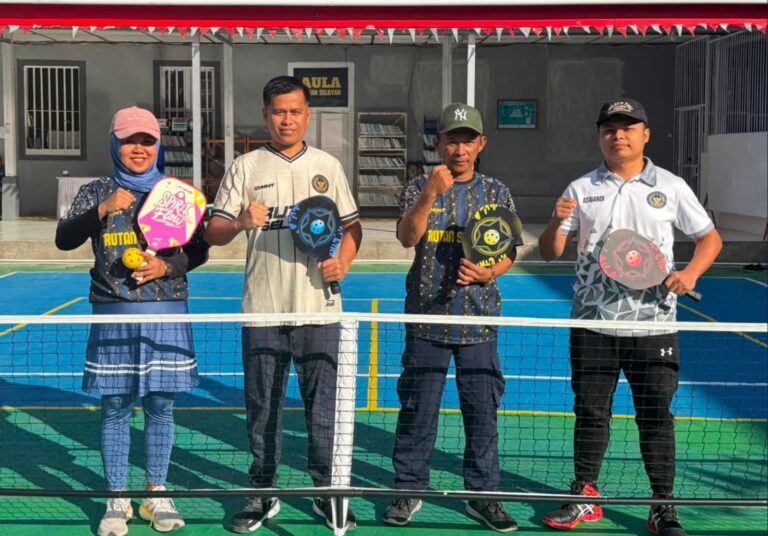 Pegawai Rutan Selayar Ikuti Tren Pickleball, Semarakkan HUT Ke-81 Kemerdekaan RI