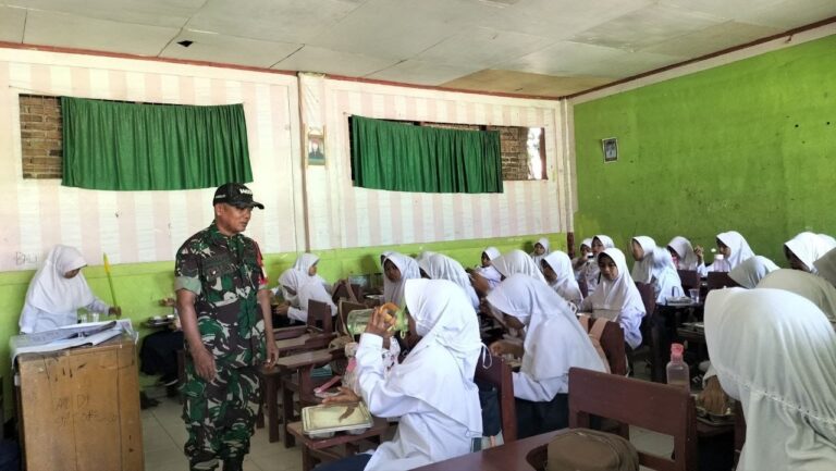 Sinergi Babinsa dan Sekolah di Gowa demi Suksesnya Penyaluran Makan Bergizi Gratis