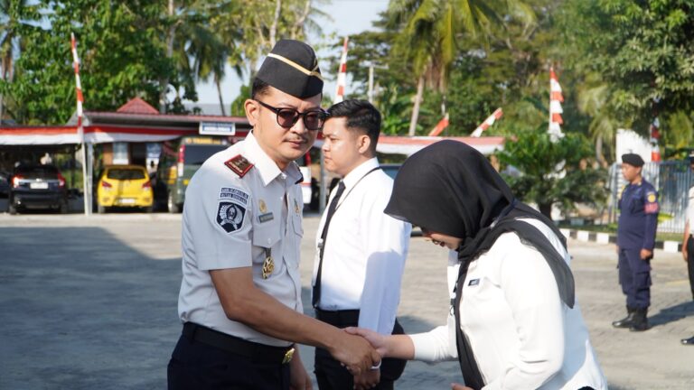 Hari Pertama Magang, Rutan Sengkang Sematkan Tanda Peserta Magang Batch I Angkatan II