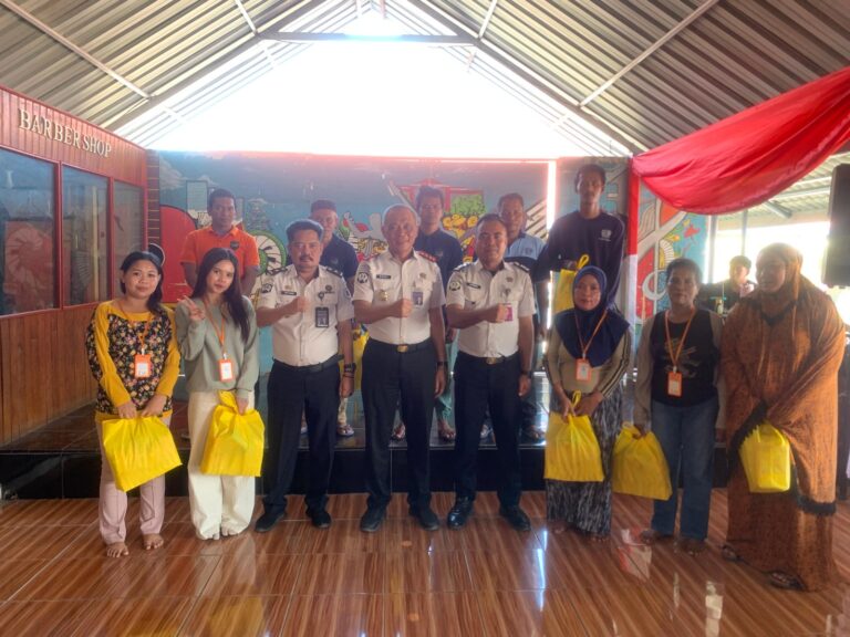Semarak HUT Ke-81 RI, Rutan Sidrap Berbagi Kepedulian melalui Bantuan Sembako bagi Keluarga WBP