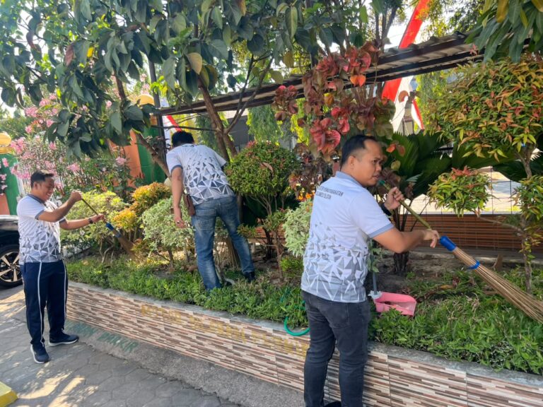 Aksi Bersih Kemerdekaan, Jajaran Pemasyarakatan Bersatu Bersihkan Rumah Ibadah Sambut HUT Ke-81 RI