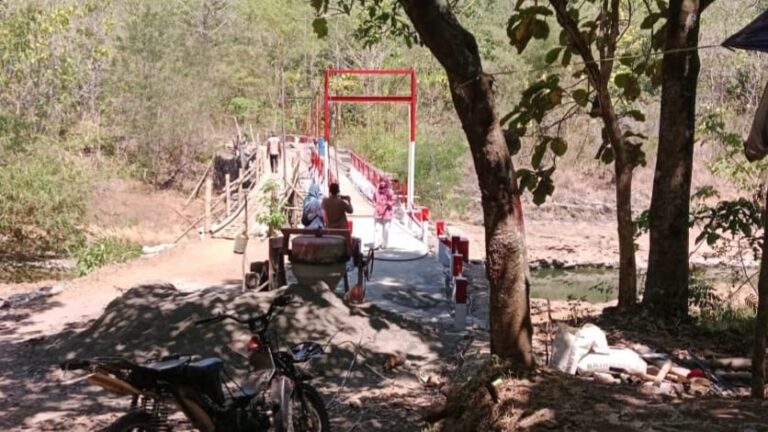 Sinergi TNI dan Rakyat, Pembangunan Jembatan Gantung Tahap V di Gowa Mendekati Rampung