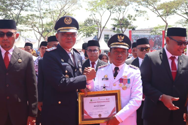 Kepala Rutan Sidrap Raih Penghargaan Peringkat Pertama Lomba Kebersihan Kantor Tingkat Instansi Vertikal