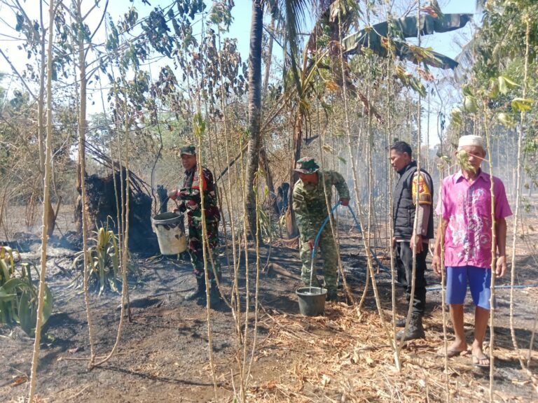 TNI-Polri Bersama Masyarakat Gerak Cepat Padamkan Kebakaran Lahan 2,5 Hektare di Wilayah Kodim 1409/Gowa