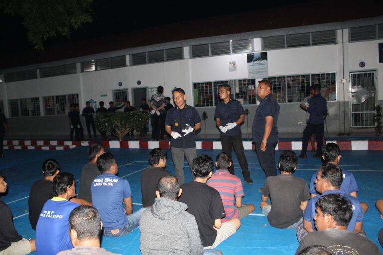 Perkuat Zero Halinar, Lapas Palopo Gelar Razia Kamar Hunian Warga Binaan