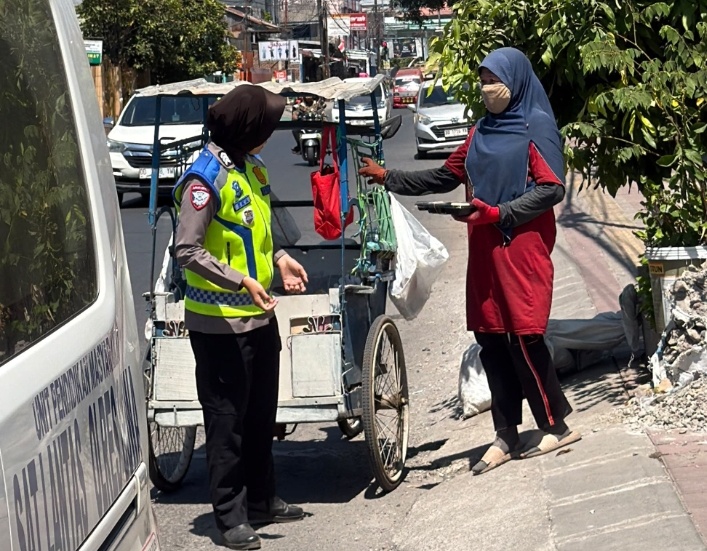 Satlantas Gowa Gabungkan Edukasi dan Aksi Sosial