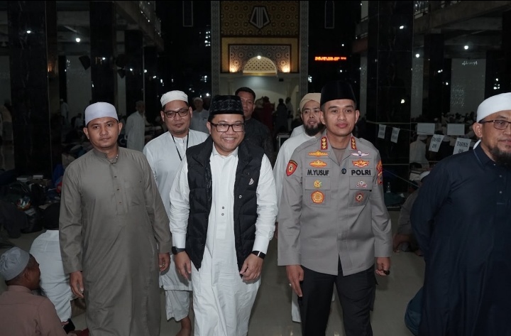 Bersama Kapolresta Gowa, Wakil Bupati Darmawangsyah Muin Berbaur dengan Peserta Ijtima Tahunan Umat Islam se-Indonesia Timur