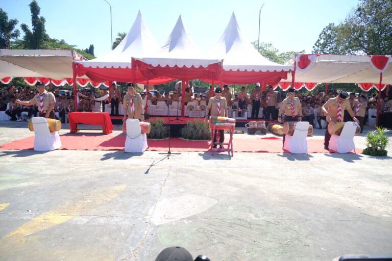 Bersama Kepala Kanwil Kemenag Sulsel, Wabup Gowa Berbaur di Pembukaan Kemah Pramuka Madrasah