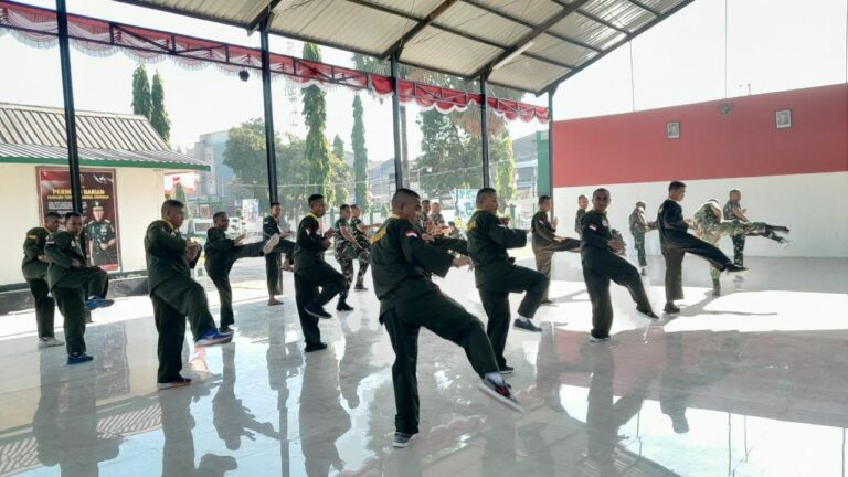 Pencak Silat Militer Jadi Ajang Pembinaan Fisik Rutin Personel Kodim 1409/Gowa