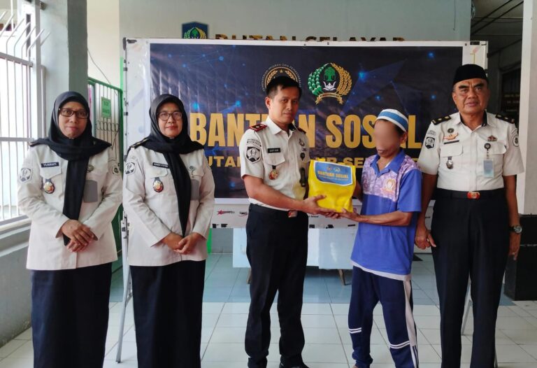 Wujud Kepedulian, Rutan Selayar Salurkan Bantuan Sosial kepada Warga Binaan
