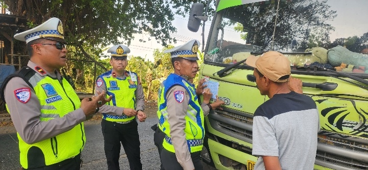 Satlantas Polresta Gowa Perketat Pengawasan Truk Pengangkut Material