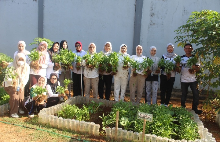 Panen Raya Sayuran, Kalapas Perempuan Sungguminasa Ajak Isi Hari Sabtu dengan Kegiatan Produktif