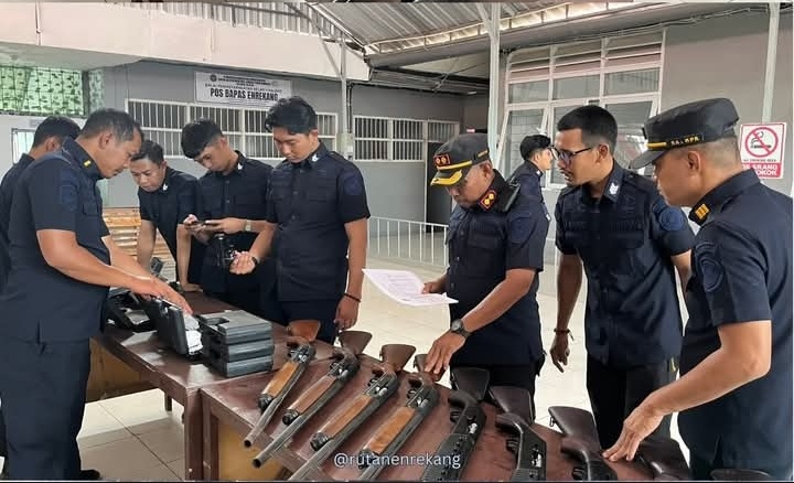 Pastikan Kesiapsiagaan Pengamanan, Rutan Enrekang Laksanakan Pendataan dan Perawatan Senjata Api Dinas