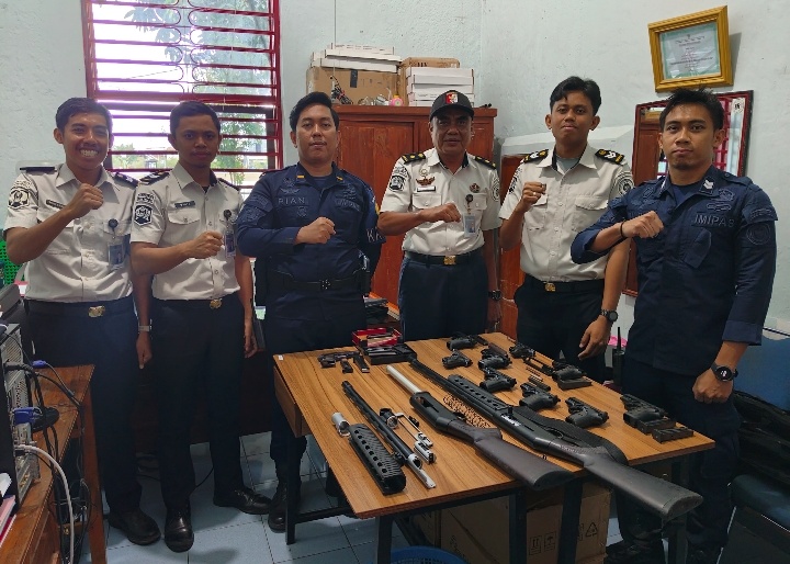 Pastikan Kesiapan Pengamanan, Rutan Selayar Rutin Laksanakan Pemeliharaan dan Perawatan Senjata Api