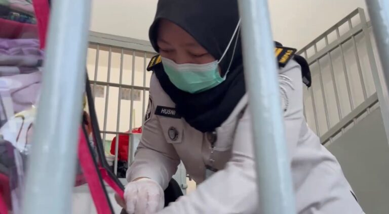 Cegah Gangguan Keamanan, Jajaran Pengamanan Lapas Perempuan Sungguminasa Gelar Sidak Rutin Blok Hunian