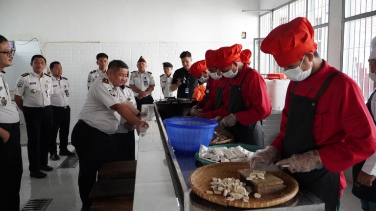 Kakanwil Ditjenpas Sulsel Tinjau Dapur Rutan Sengkang, Pastikan Layanan Makanan Warga Binaan