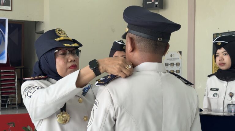 Lapas Perempuan Kelas IIA Sungguminasa Gelar Upacara Penyematan Tanda Kenaikan Pangkat Pegawai