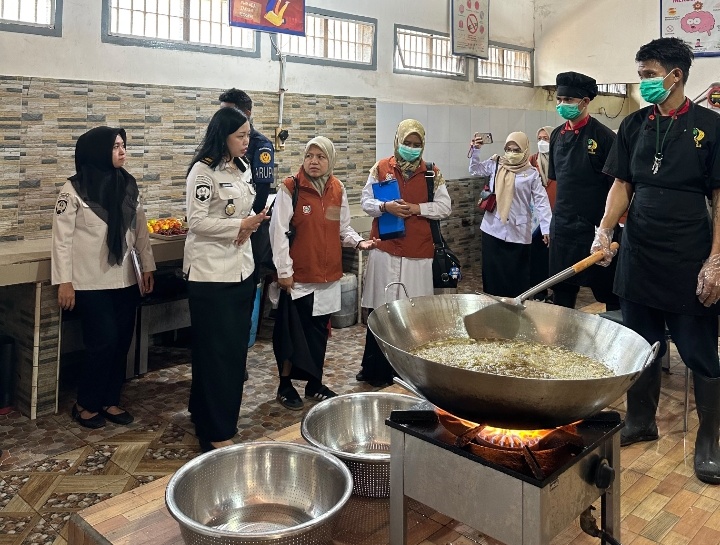Rutan Kelas I Makassar Jalani Pemeriksaan Higiene Sanitasi Dapur, Jamin Kualitas Pangan Warga Binaan