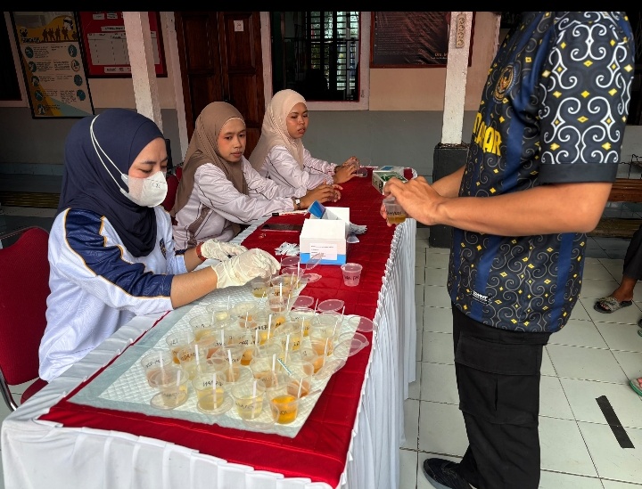 Cegah Penyalahgunaan Narkotika, Rutan Selayar Laksanakan Tes Urine bagi Petugas dan Warga Binaan
